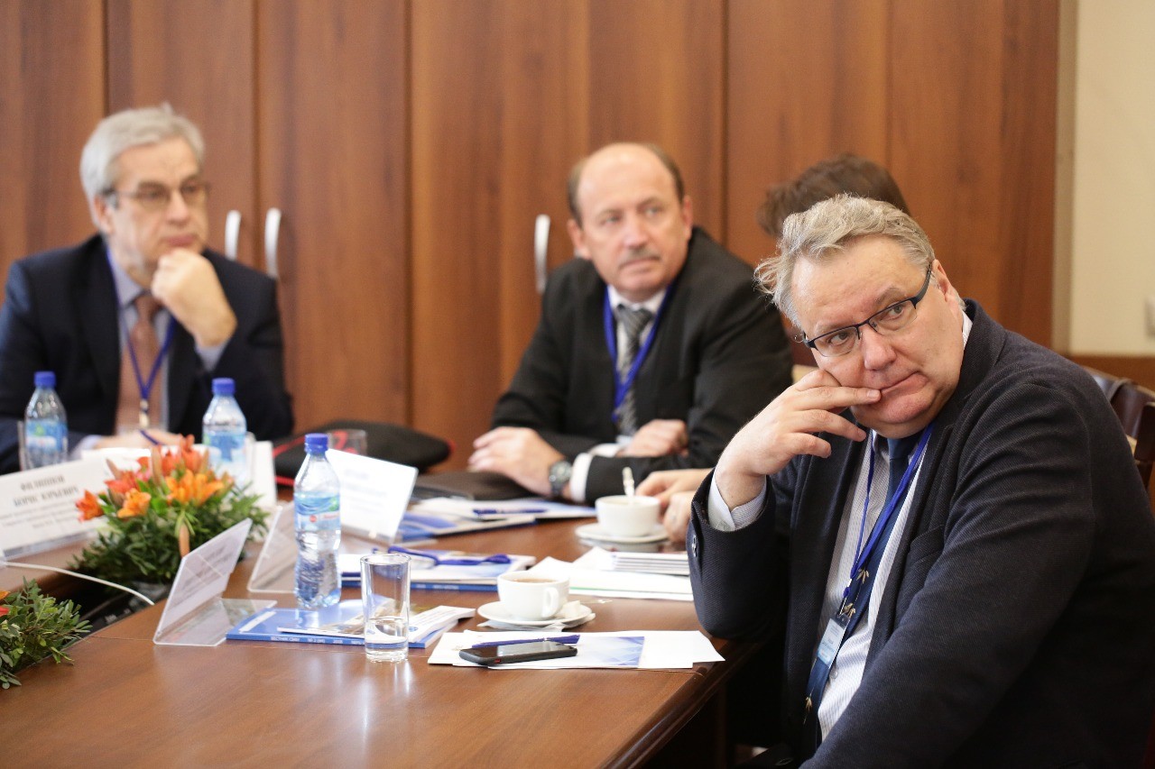 Проректор КФУ Д.Таюрский принимает участие в обсуждении тенденций развития федеральных университетов