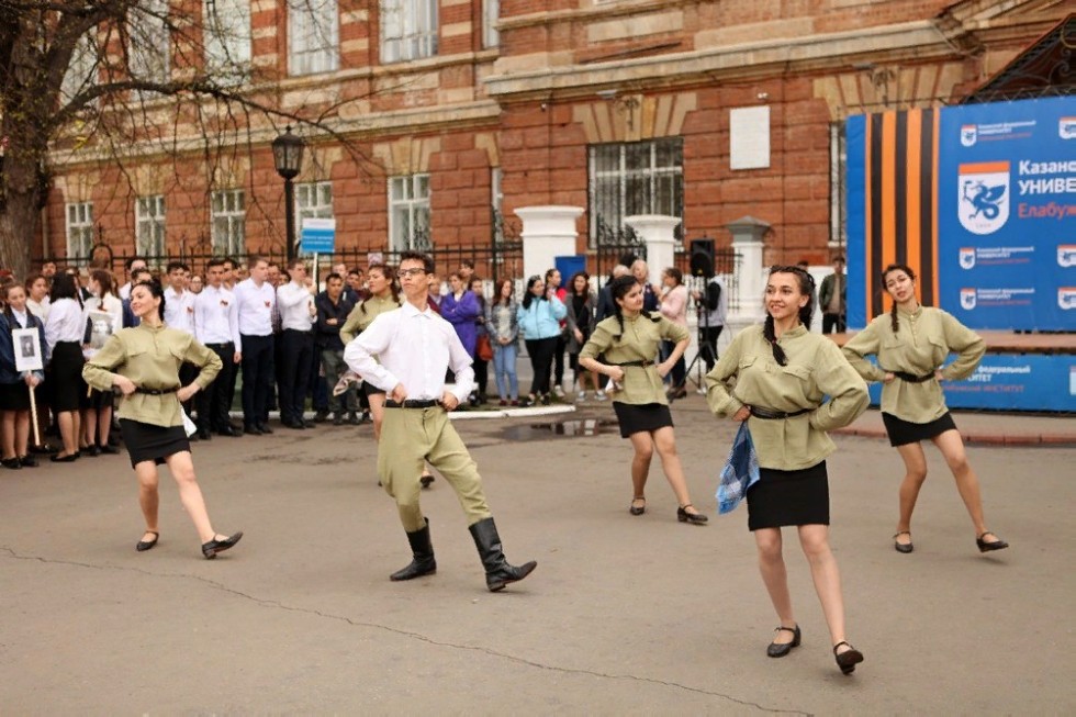 'Поклонимся великим тем годам': День Победы встретили в Елабужском институте КФУ 'Поклонимся великим тем годам': День Победы встретили в Елабужском институте КФУ