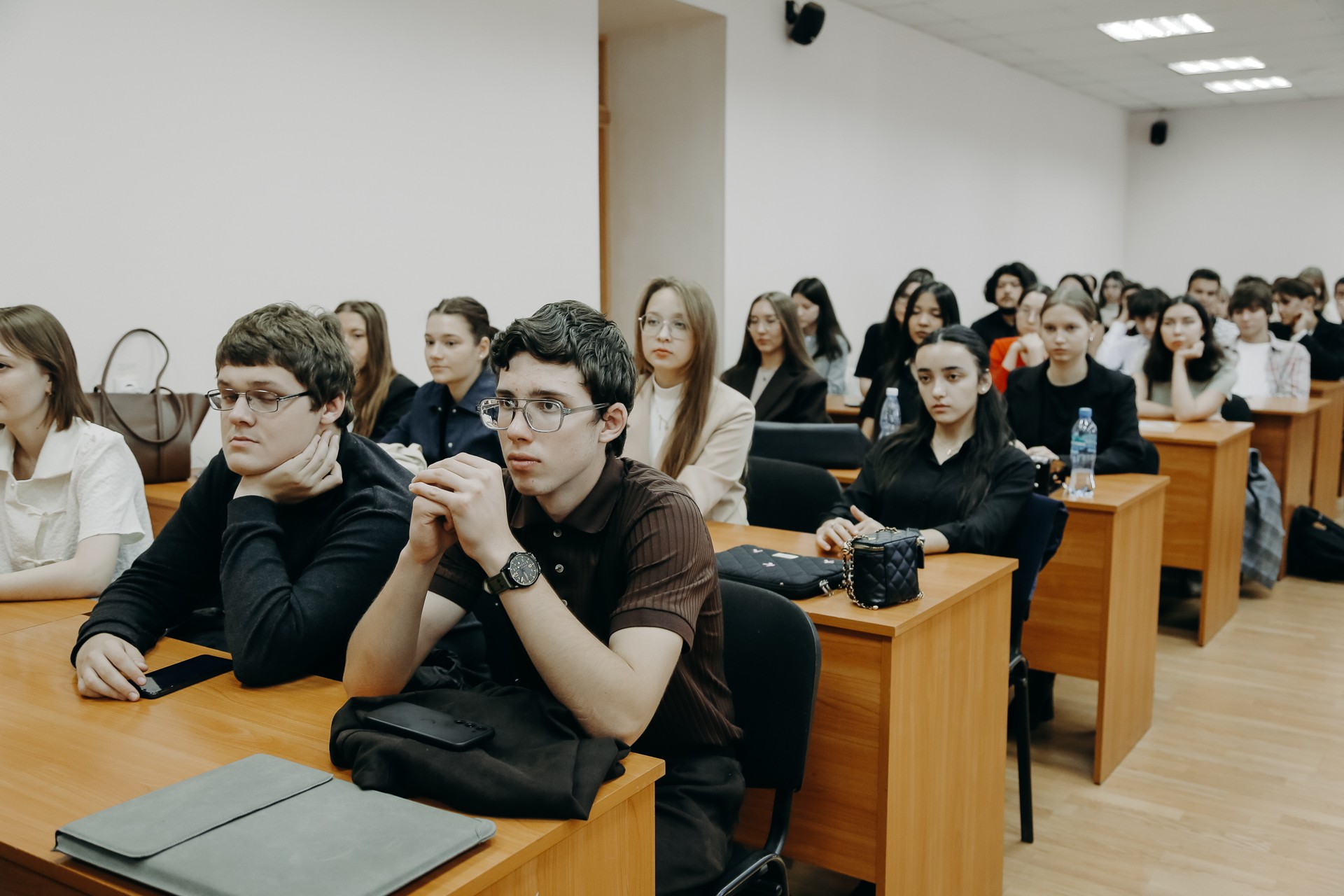 Открытая лекция Дмитрия Мартынова прошла в ИМОИиВ Открытая лекция Дмитрия Мартынова прошла в ИМОИиВ