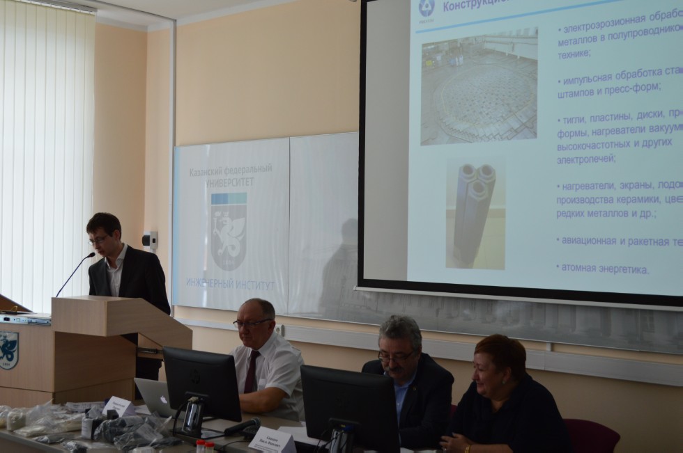 �������-����������� '���������� ���������' �� '���������' (�. ������) � ��� '�����������������-�������'(�. ������)