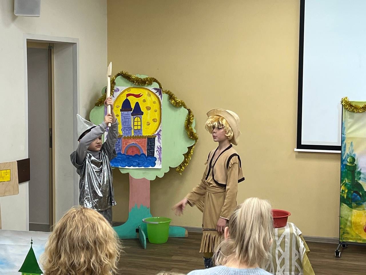 Детский театр 'Радуга' показал новогоднюю премьеру Детский театр 'Радуга' показал новогоднюю премьеру