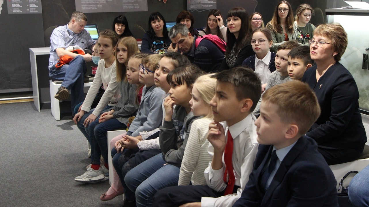 Деятельность детского театра 'Радуга' в рамках Десятилетия детства в России Деятельность детского театра 'Радуга' в рамках Десятилетия детства в России