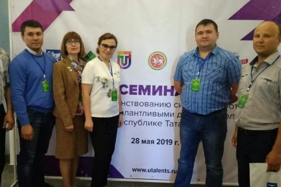 Совершенствуем систему работы с одарёнными и талантливыми детьми и молодежью Совершенствуем систему работы с одарёнными и талантливыми детьми и молодежью