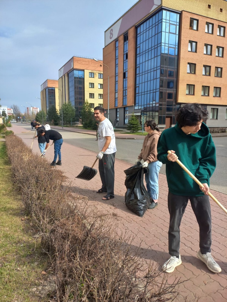 На территории Деревни Универсиады прошли субботники На территории Деревни Универсиады прошли субботники