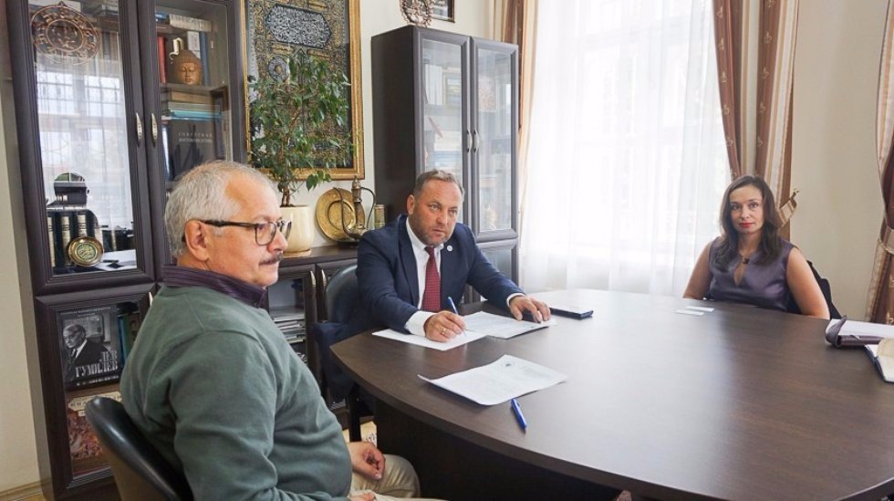 Vice-Rector Latypov Has Held Meetings with Foreign Guests