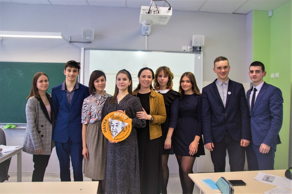 ����� ��� �����: ����������� ��� 'LINGUA����' � ������-����� '��� �������, ��� � �������' �������� ��������������� �����