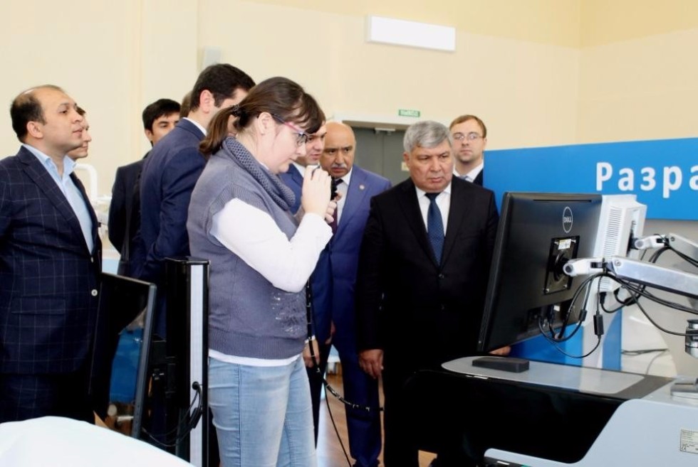 Uzbekistani Delegation at the KFU Biomedical Cluster