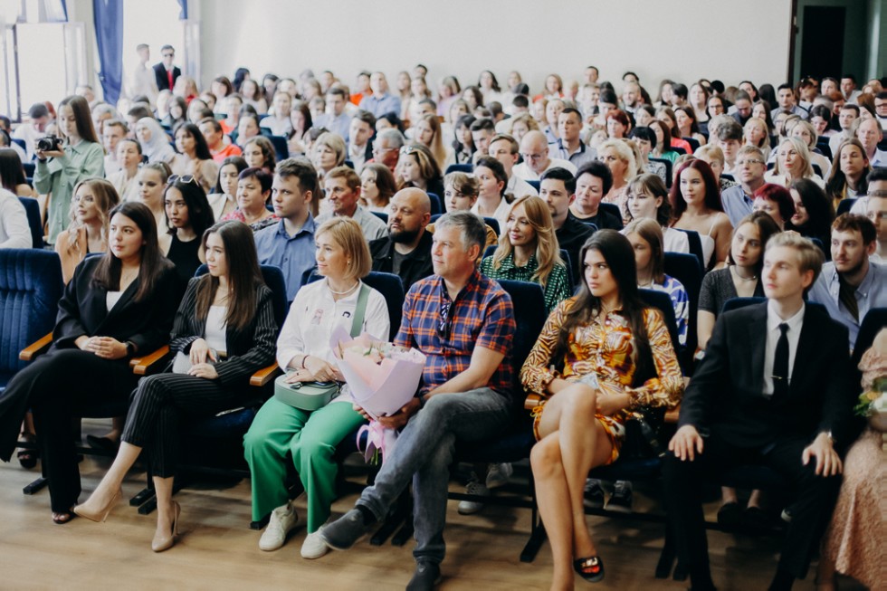 Состоялось торжественное вручение дипломов выпускникам бакалавриата по направлению Состоялось торжественное вручение дипломов выпускникам бакалавриата по направлению