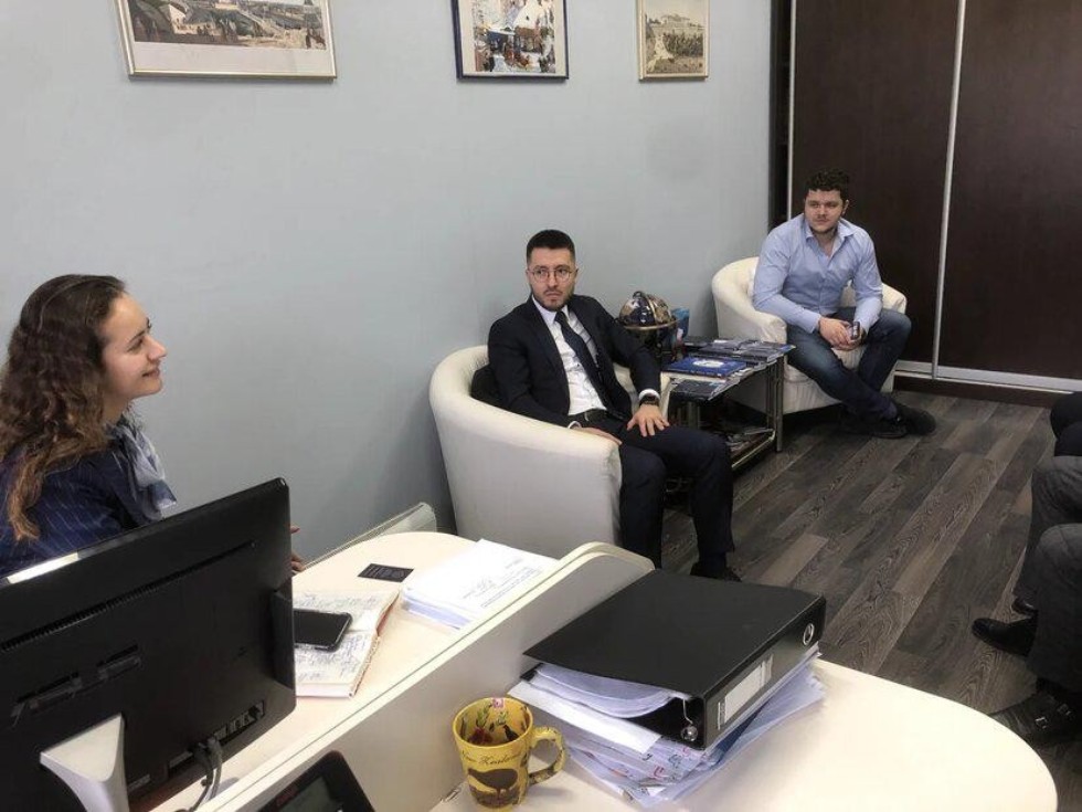 ������� ����� � ���������� ��������������� �������� ������������� ��������� (�����������) ��� ���������� ��������� (�����)