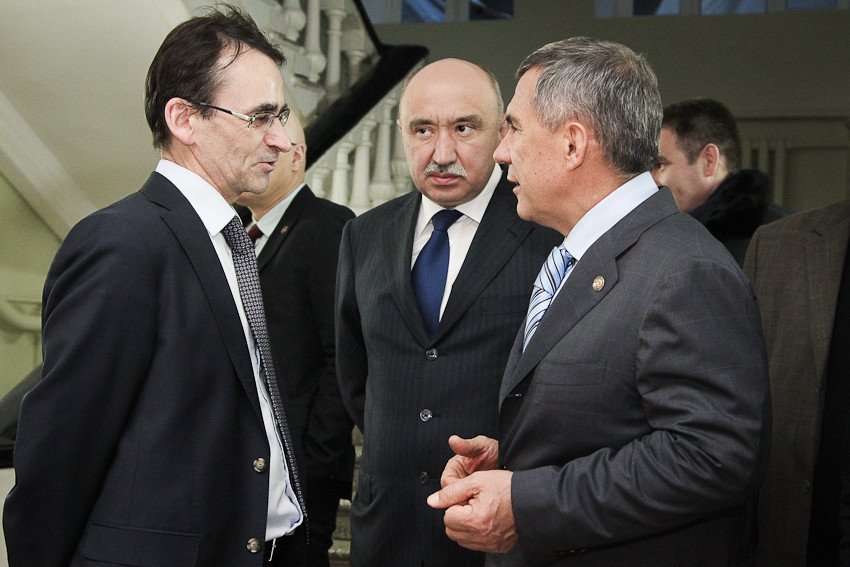 Rustam Minnikhanov visits new laboratories of Kazan Federal University