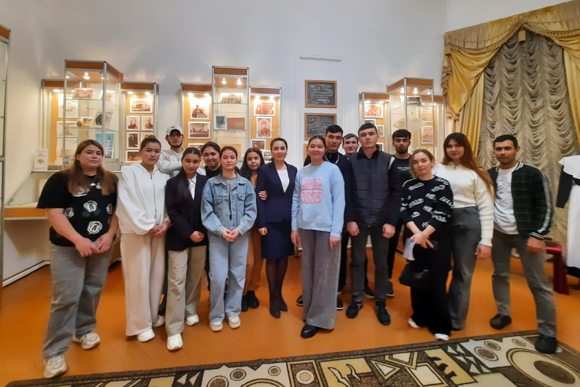 Иностранные студенты Елабужского института КФУ познакомились с наследием вуза Иностранные студенты Елабужского института КФУ познакомились с наследием вуза