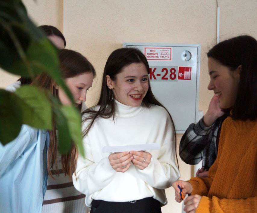 Школьники прошли лингвострановедческий квест в Елабужском институте КФУ Школьники прошли лингвострановедческий квест в Елабужском институте КФУ