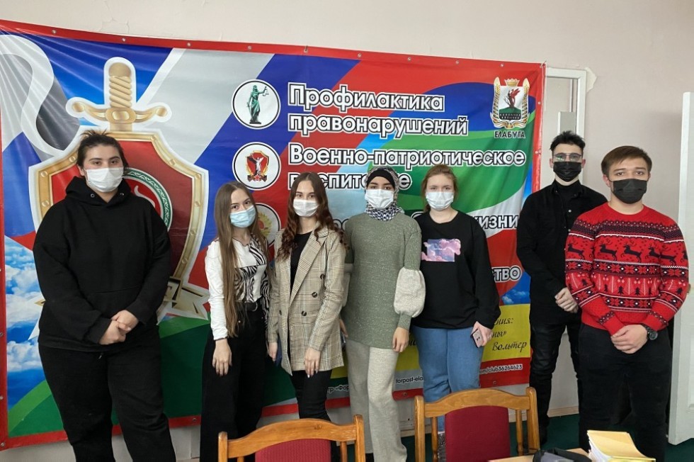 Студенты ЕИ КФУ приняли участие в круглом столе Студенты ЕИ КФУ приняли участие в круглом столе