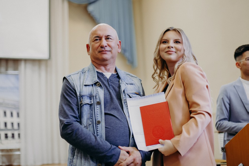 Состоялось торжественное вручение дипломов выпускникам бакалавриата по направлению Состоялось торжественное вручение дипломов выпускникам бакалавриата по направлению