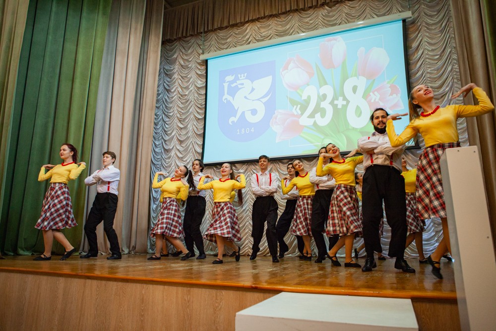 Праздничный концерт '23+8' прошел в Елабужском институте КФУ Праздничный концерт '23+8' прошел в Елабужском институте КФУ