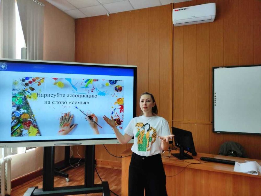 Преподаватели Елабужского института КФУ продолжают работу со школьниками психолого-педагогических классов г. Елабуги Преподаватели Елабужского института КФУ продолжают работу со школьниками психолого-педагогических классов г. Елабуги