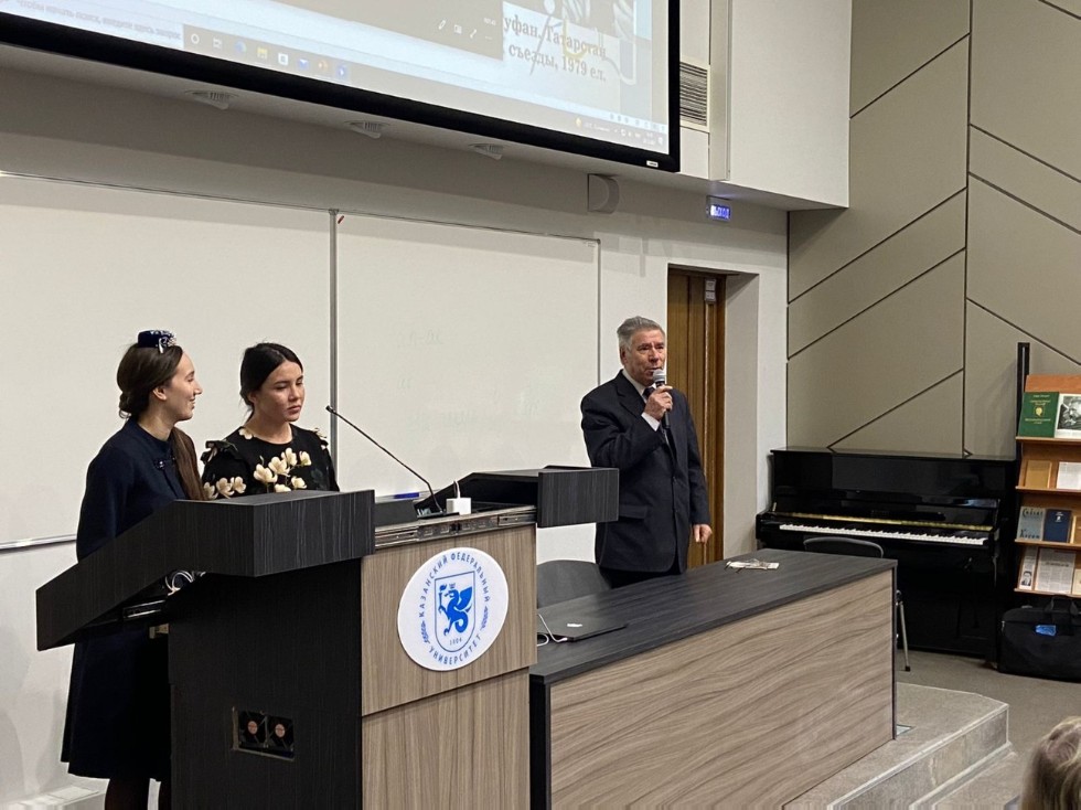 Бу кырлар, бу үзәннәрдә минем үзем генә белгән эзем бар... Бу кырлар, бу үзәннәрдә минем үзем генә белгән эзем бар...