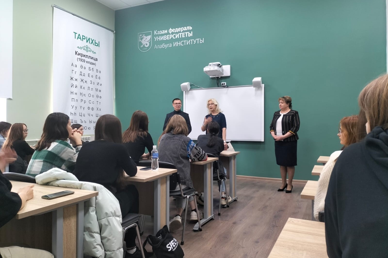 Состоялась встреча студентов отделения филологии и истории с Деготьковым А.А. Состоялась встреча студентов отделения филологии и истории с Деготьковым А.А.