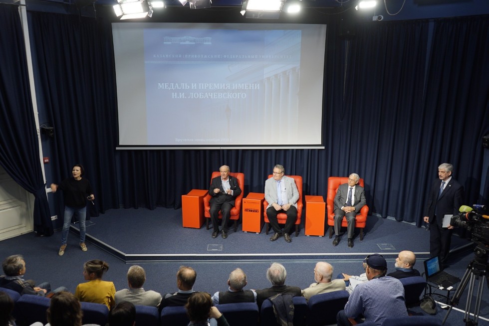 2019 Lobachevsky Medal and Prize goes to Daniel T. Wise 2019 Lobachevsky Medal and Prize goes to Daniel T. Wise