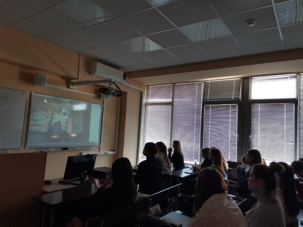 Студенты-социологи обсудили с исследователем высшего образования особенности и тенденции развития отечественных вузов Студенты-социологи обсудили с исследователем высшего образования особенности и тенденции развития отечественных вузов