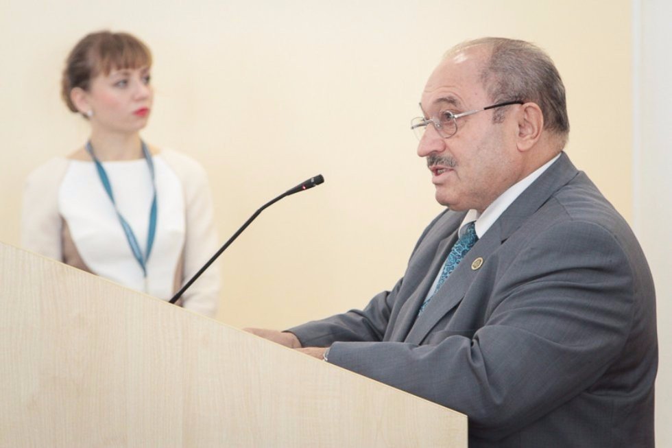 Experts Gather to Discuss Eurasian Economies Experts Gather to Discuss Eurasian Economies