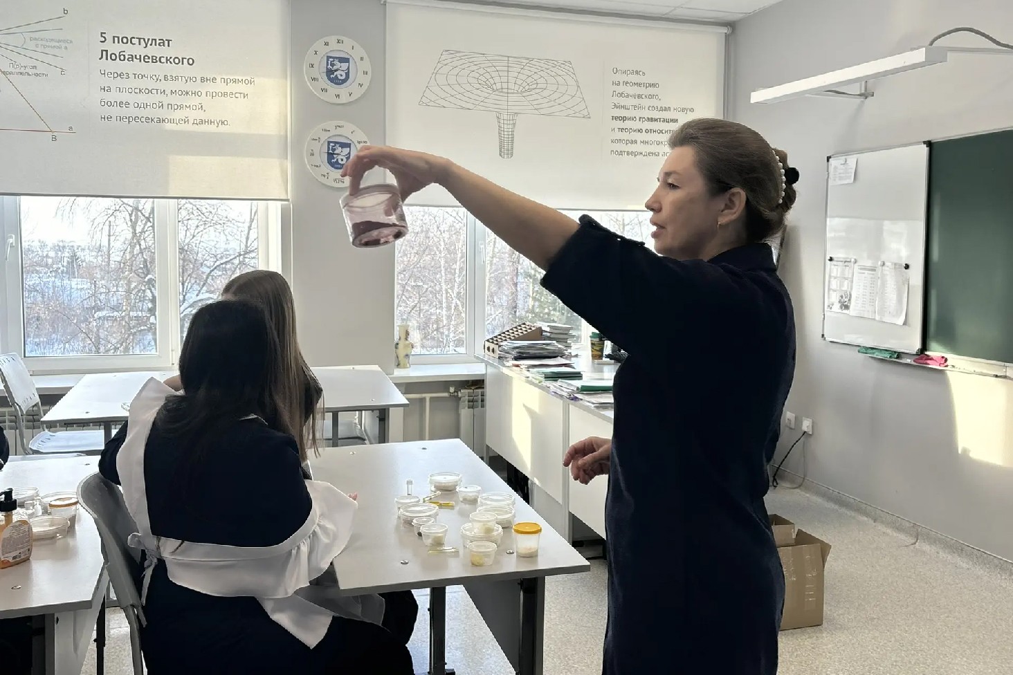 Научный десант: елабужские школьники сварили мыло на уроке химии (Динамичный, новостной) Научный десант: елабужские школьники сварили мыло на уроке химии (Динамичный, новостной)