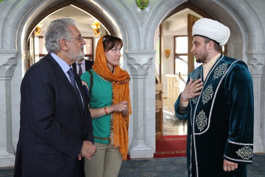 KFU Postgraduate Made a Tour of Kazan for Plácido Domingo KFU Postgraduate Made a Tour of Kazan for Plácido Domingo