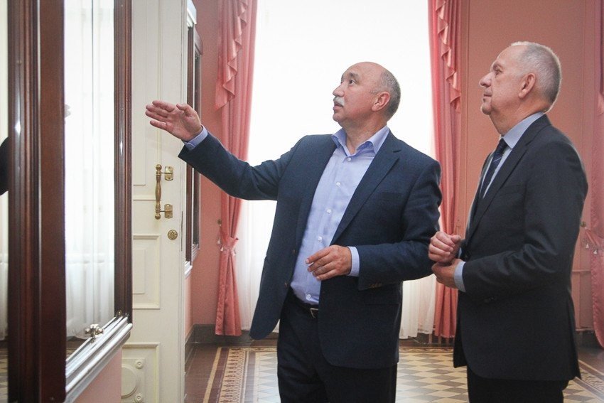 Ilshat Gafurov meeting the Rector of International Management Institute of Saint Petersburg