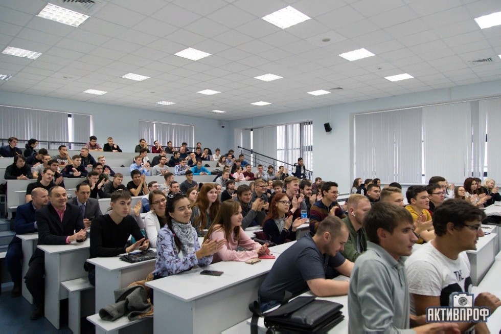 Встреча студентов НЧИ КФУ с немецкими работодателями из ООО 'ДАЙМЛЕР КАМАЗ РУС' Встреча студентов НЧИ КФУ с немецкими работодателями из ООО 'ДАЙМЛЕР КАМАЗ РУС'