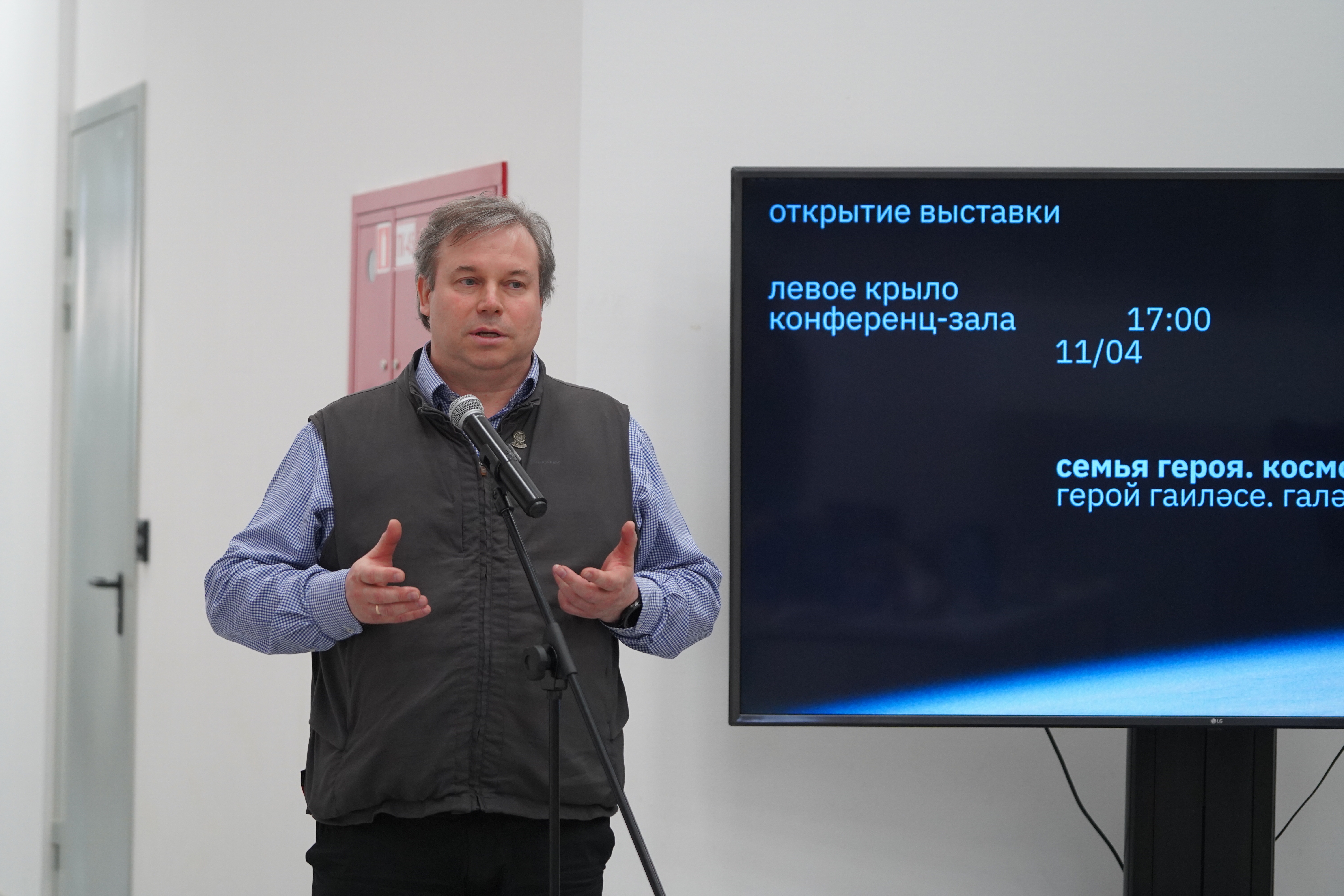 В Национальной библиотеке РТ открылась выставка, посвящённая жёнам космонавтов В Национальной библиотеке РТ открылась выставка, посвящённая жёнам космонавтов