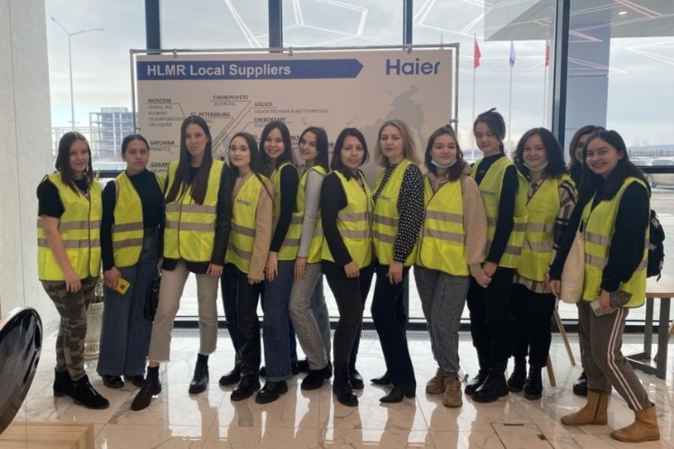 Студенты отделения иностранных языков посетили Хайер Индастри РУС Студенты отделения иностранных языков посетили Хайер Индастри РУС