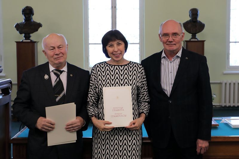 В Музее истории КФУ состоялась церемония награждения активистов Совета ветеранов В Музее истории КФУ состоялась церемония награждения активистов Совета ветеранов