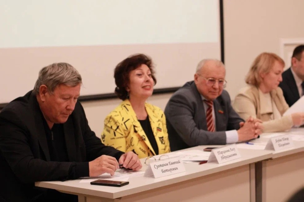 Члены лаборатории победили в интеллектуальной игре, приуроченной к 30-летию Конституции Республики Татарстан Члены лаборатории победили в интеллектуальной игре, приуроченной к 30-летию Конституции Республики Татарстан