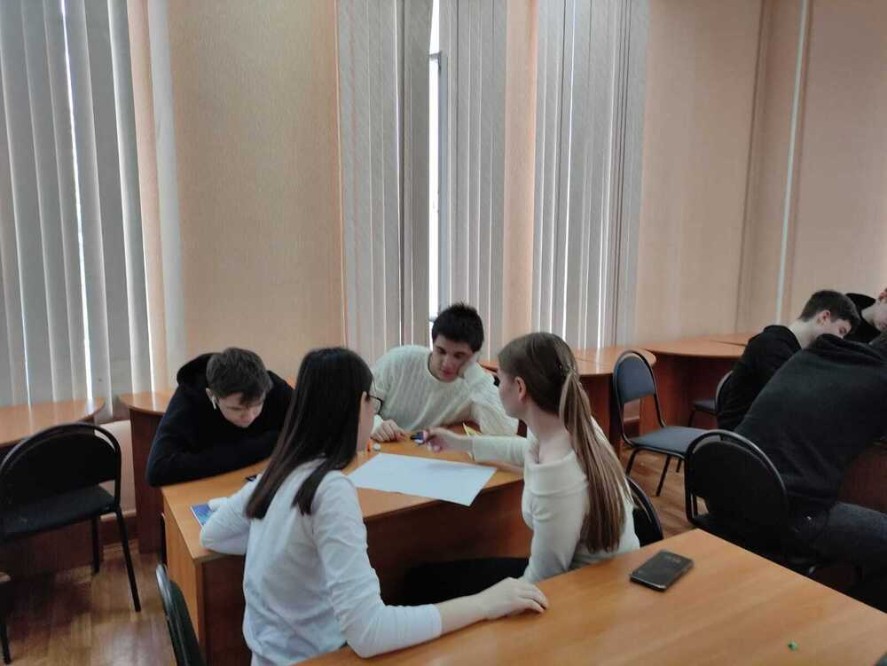 Преподаватели Елабужского института КФУ продолжают работу со школьниками психолого-педагогических классов г. Елабуги Преподаватели Елабужского института КФУ продолжают работу со школьниками психолого-педагогических классов г. Елабуги