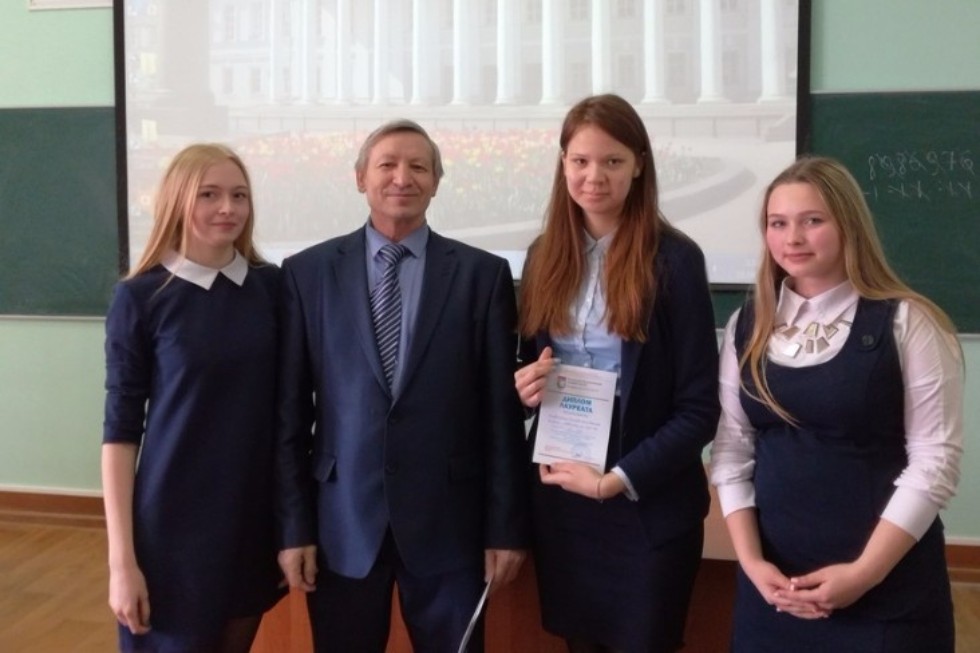 О Николае Лобачевском, 'Законодателе математической моды' и 'Теории хаоса' О Николае Лобачевском, 'Законодателе математической моды' и 'Теории хаоса'