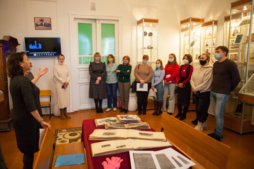 В Елабужском институте КФУ открылась выставка 'От сессии до сессии живут студенты весело' В Елабужском институте КФУ открылась выставка 'От сессии до сессии живут студенты весело'