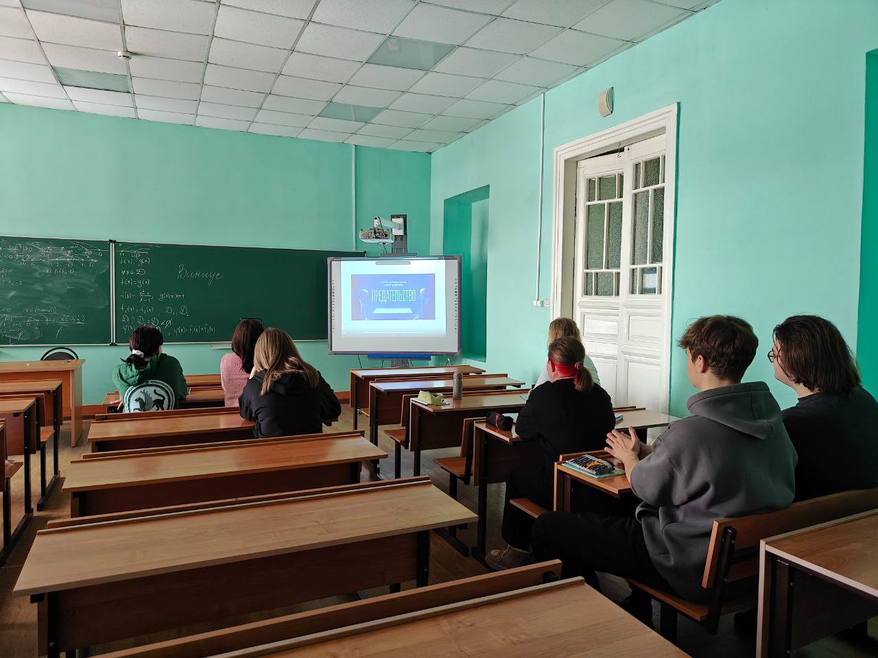 Студенты Елабужского института КФУ посмотрели документальный фильм 'Предательство' о цене необдуманных решений Студенты Елабужского института КФУ посмотрели документальный фильм 'Предательство' о цене необдуманных решений