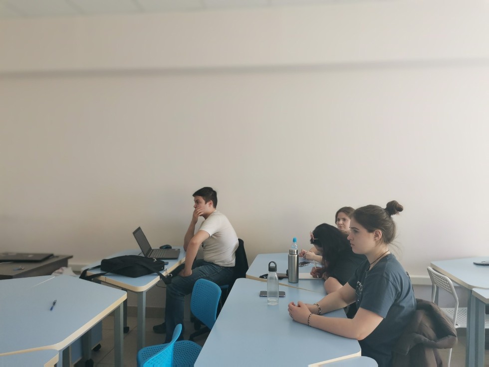 Студенты-социологи приняли участие в обсуждении исследования деятельности волонтеров финансового просвещения Студенты-социологи приняли участие в обсуждении исследования деятельности волонтеров финансового просвещения