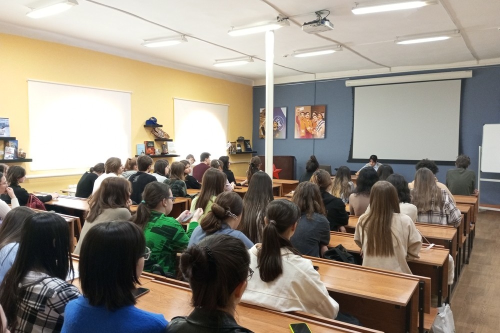 На отделении иностранных языков прошла встреча с оперуполномоченным ОНК сержантом полиции Балыбердиной Валерией Ростиславовной На отделении иностранных языков прошла встреча с оперуполномоченным ОНК сержантом полиции Балыбердиной Валерией Ростиславовной