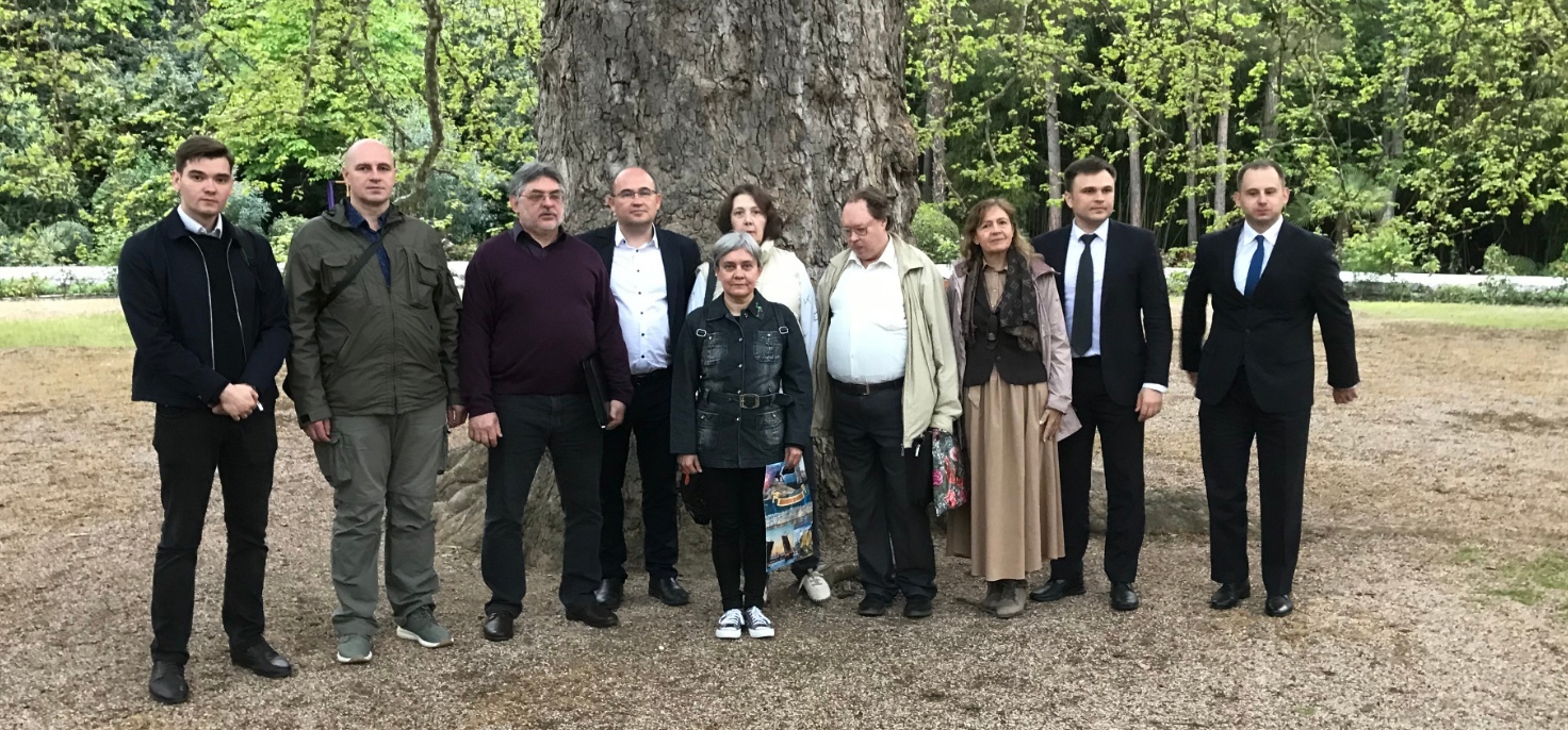 Политическое пространство и социальное время: аксиология власти и общественный идеал Политическое пространство и социальное время: аксиология власти и общественный идеал