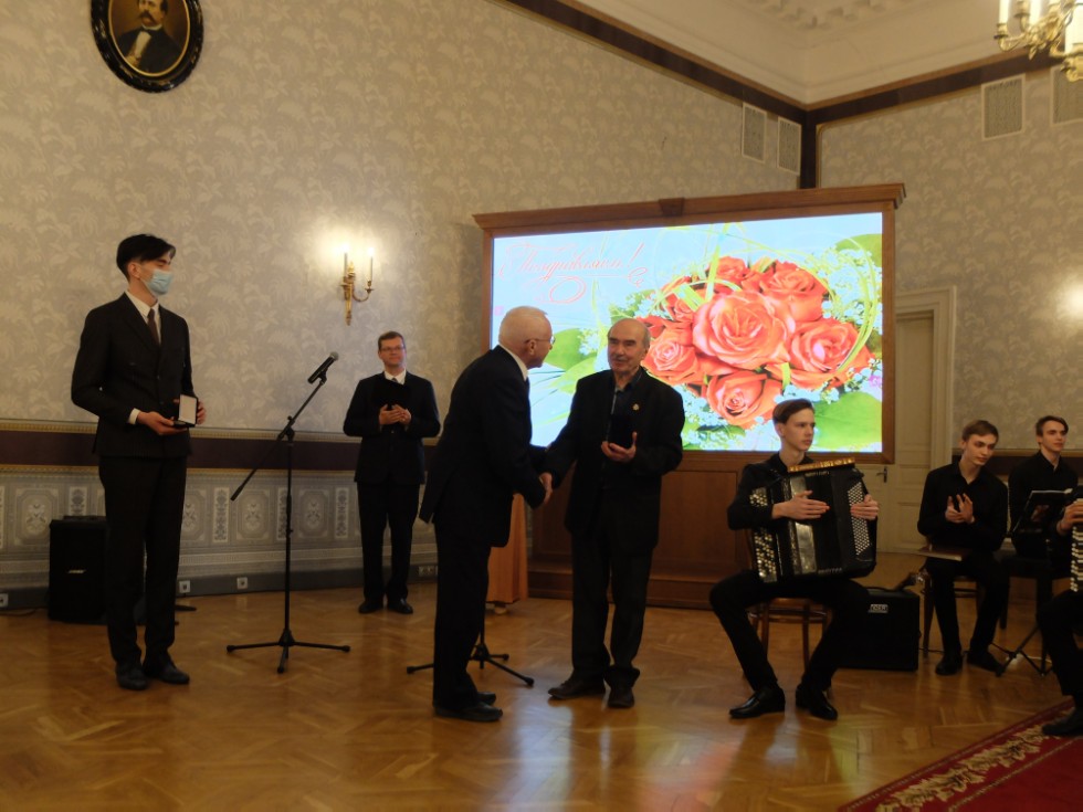 ����������� ����� ������ 8 �����.