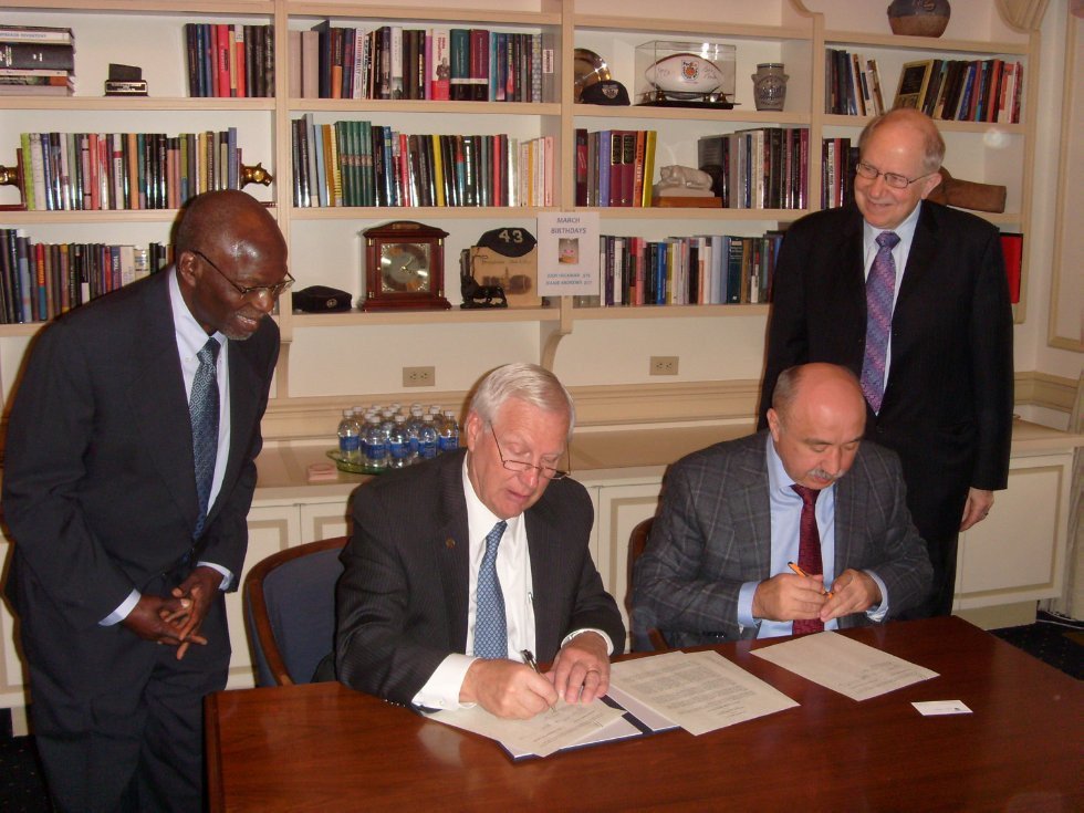 KFU Rector Ilshat Gafurov and President of Penn State University Rodney Erickson Signed MoU
