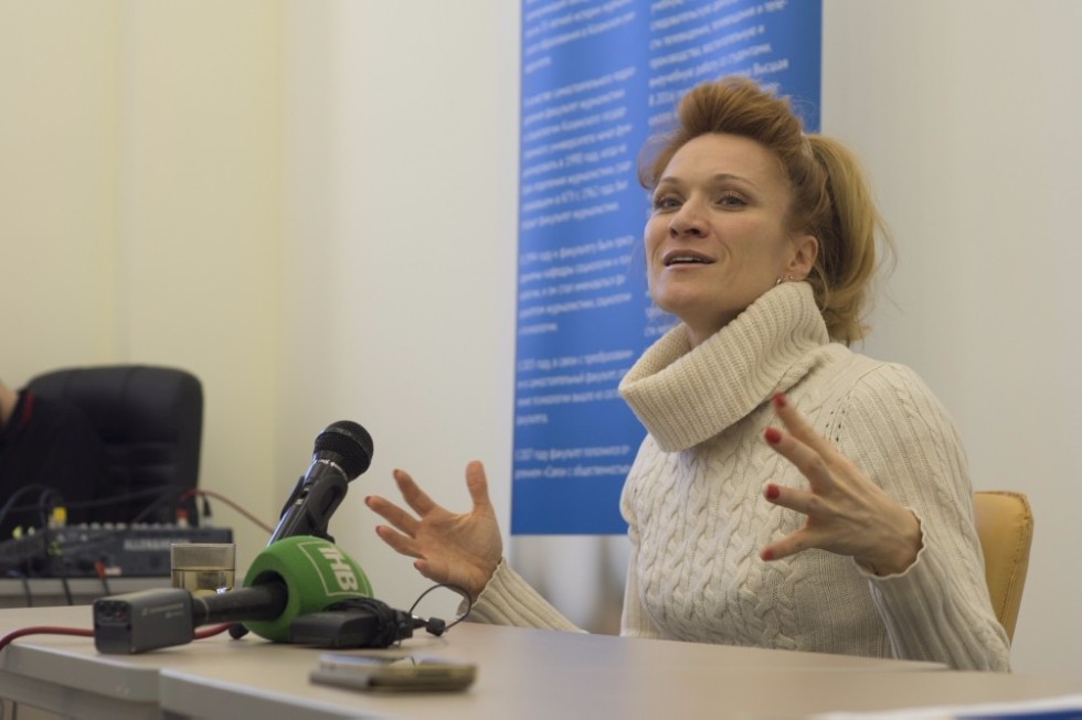 Мария Киселева дала пресс-конференцию в Высшей школе журналистики КФУ Мария Киселева дала пресс-конференцию в Высшей школе журналистики КФУ