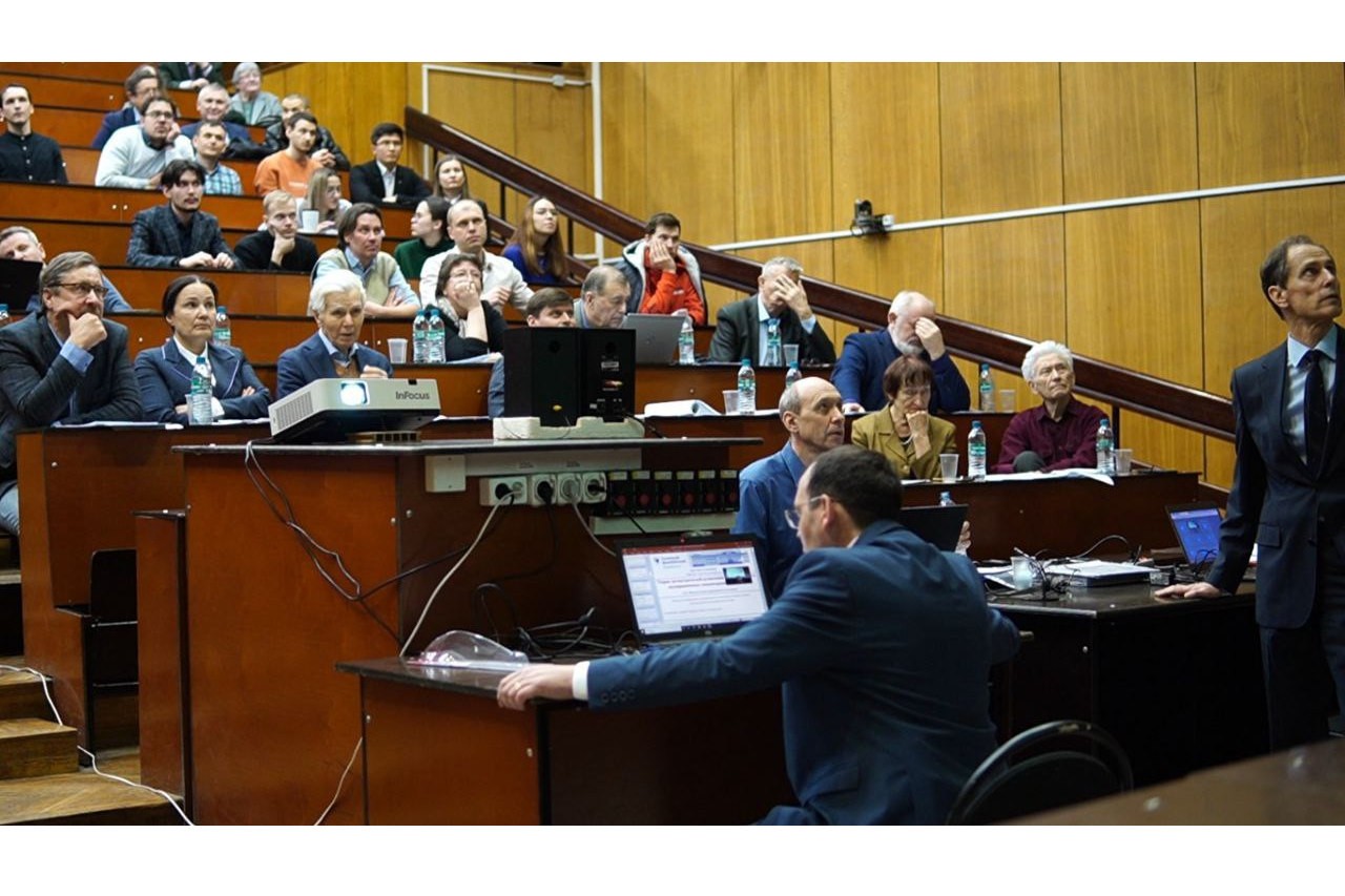 Поздравляем доцента кафедры теоретической физики Хамзина Айрата Альбертовича с успешной защитой докторской диссертации! Поздравляем доцента кафедры теоретической физики Хамзина Айрата Альбертовича с успешной защитой докторской диссертации!