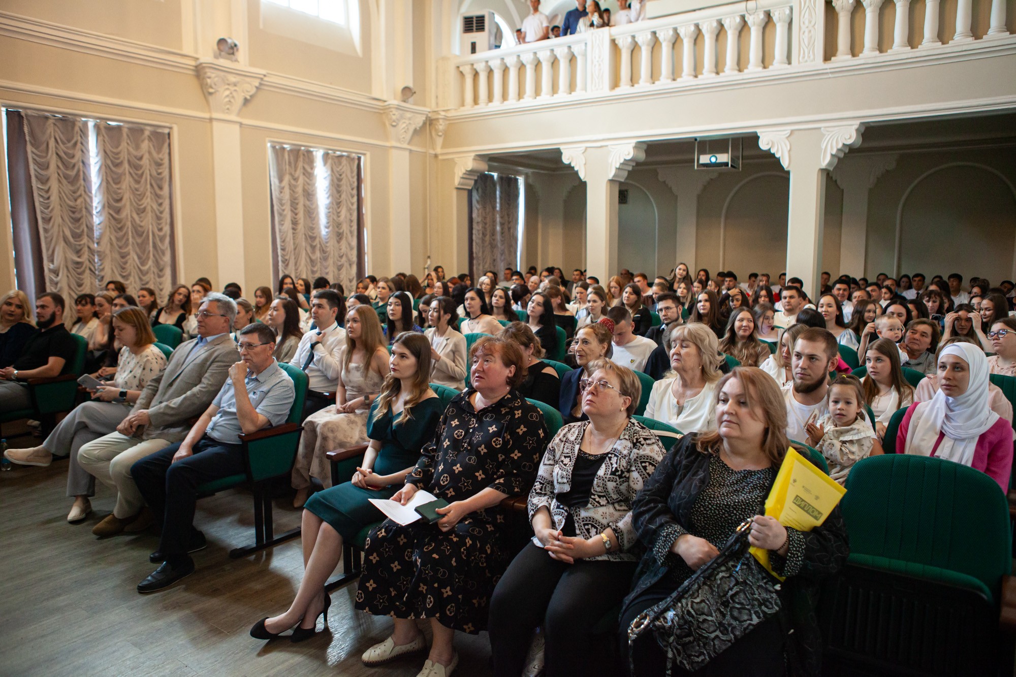 В Елабужском институте КФУ вручили дипломы новым специалистам В Елабужском институте КФУ вручили дипломы новым специалистам