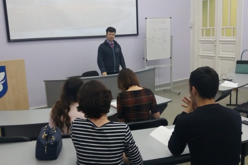 На факультете экономики и управления Елабужского института КФУ прошла деловая игра между студентами 2 и 4 курсов На факультете экономики и управления Елабужского института КФУ прошла деловая игра между студентами 2 и 4 курсов