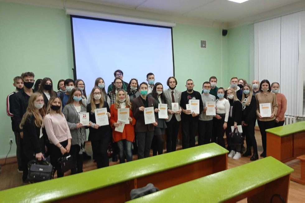 Студенты и преподаватели представили свой взгляд на решение актуальных экономических проблем Студенты и преподаватели представили свой взгляд на решение актуальных экономических проблем