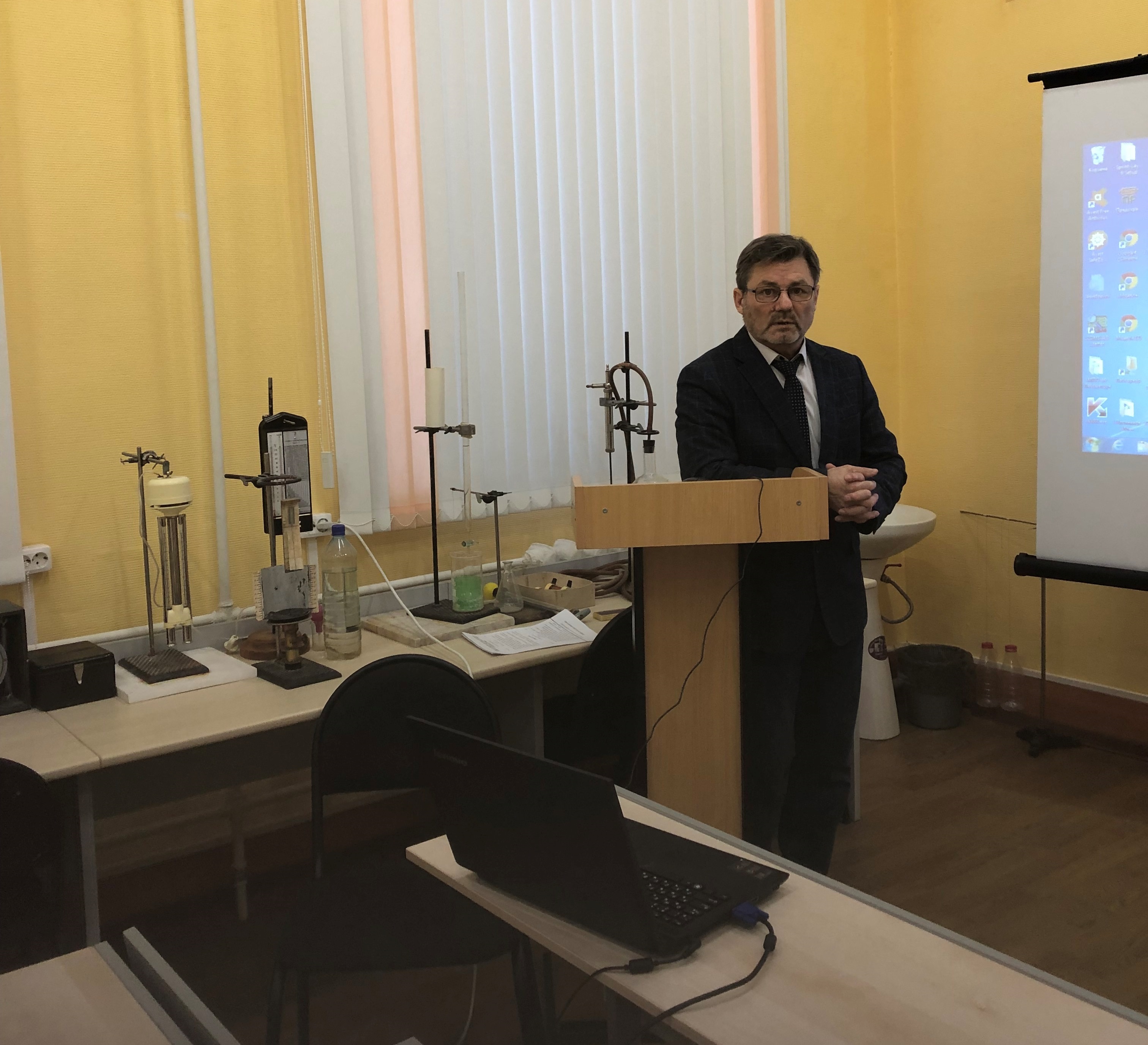 Состоялось заседание секции 'Актуальные проблемы преподавания физики и смежных дисциплин на разных ступенях обучения в современных условиях' Состоялось заседание секции 'Актуальные проблемы преподавания физики и смежных дисциплин на разных ступенях обучения в современных условиях'