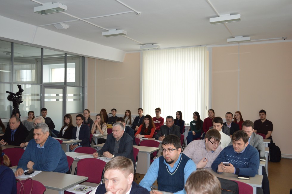 �������-����������� '���������� ���������' �� '���������' (�. ������) � ��� '�����������������-�������'(�. ������)