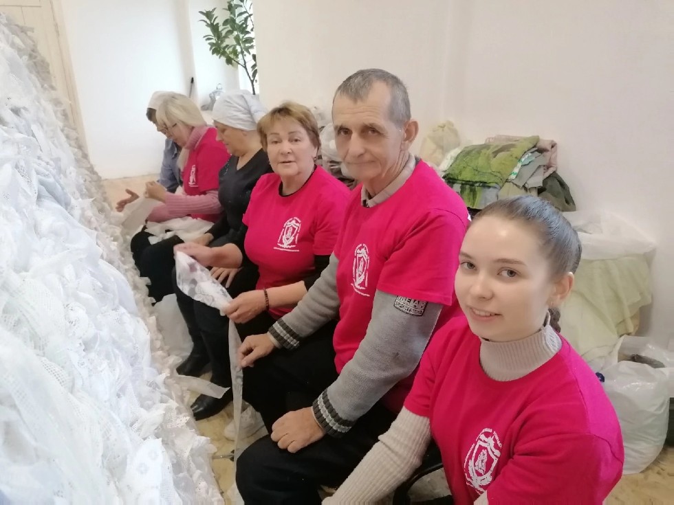 Ветераны КФУ принимают участие в плетении маскировки для СВО ,Совет ветеранов КФУ